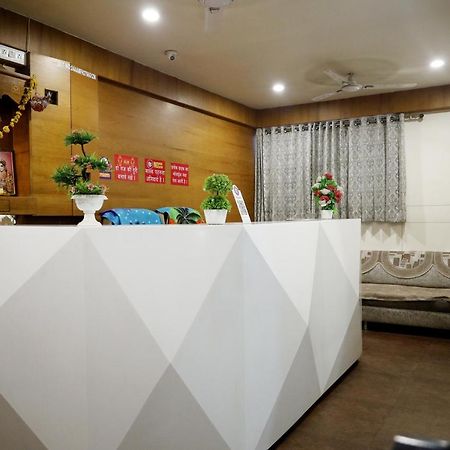 Hotel Madhav Villa Ahmedabad Esterno foto