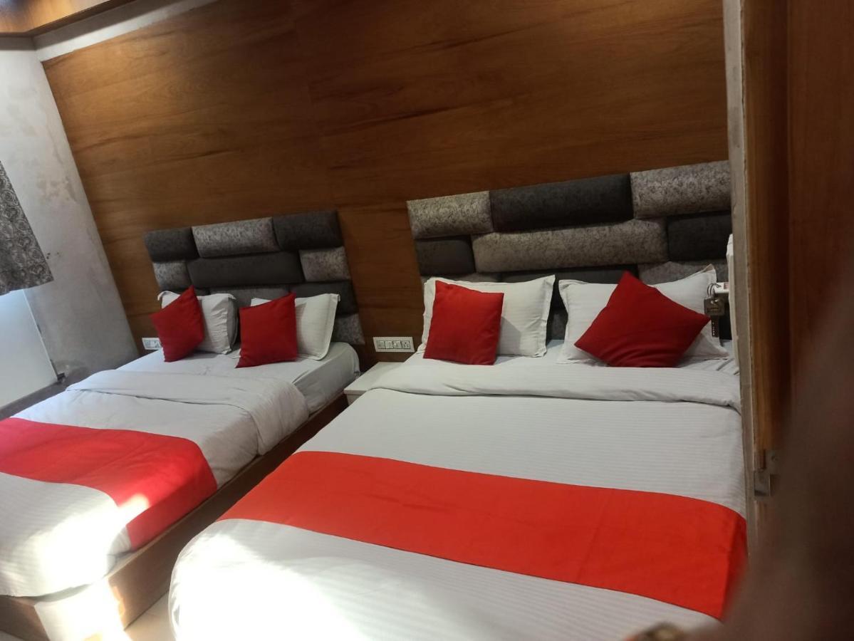 Hotel Madhav Villa Ahmedabad Esterno foto