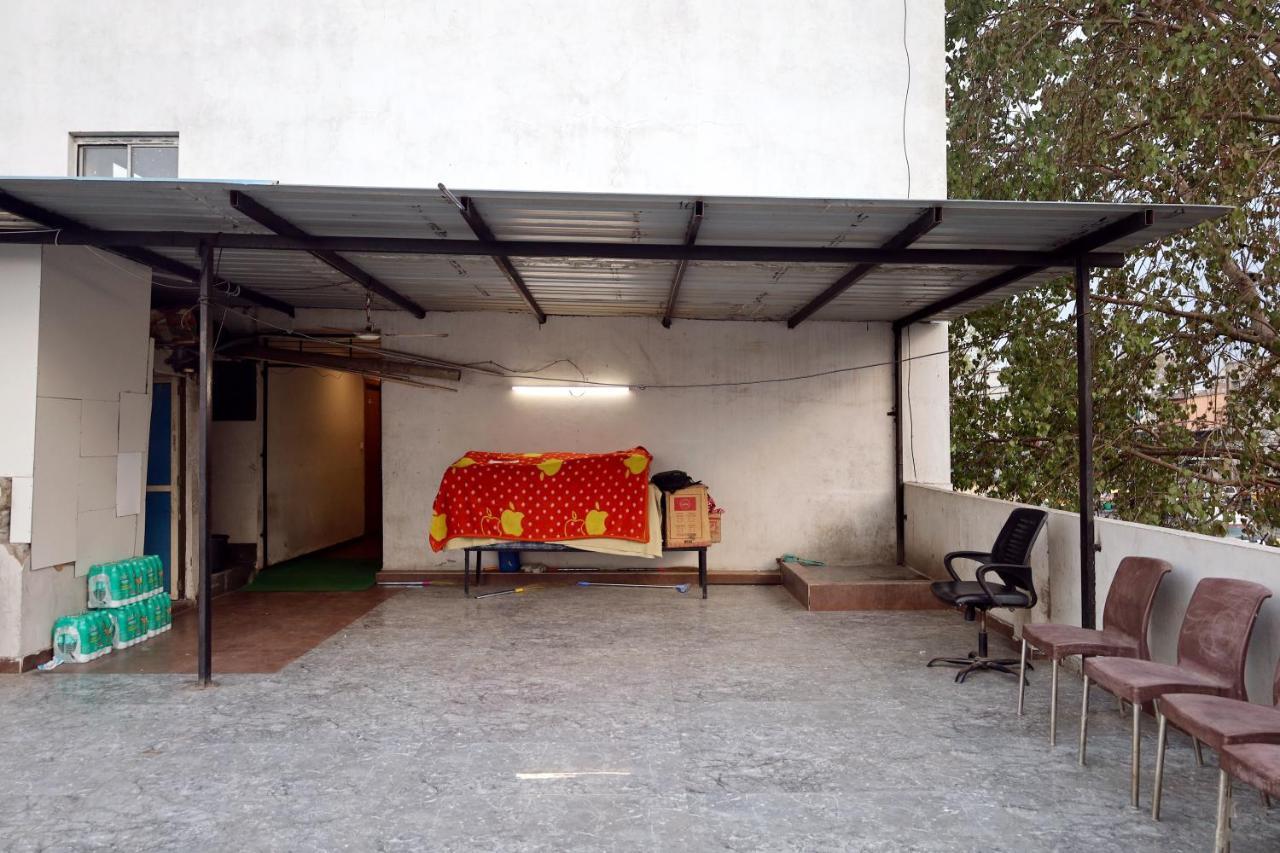 Hotel Madhav Villa Ahmedabad Esterno foto