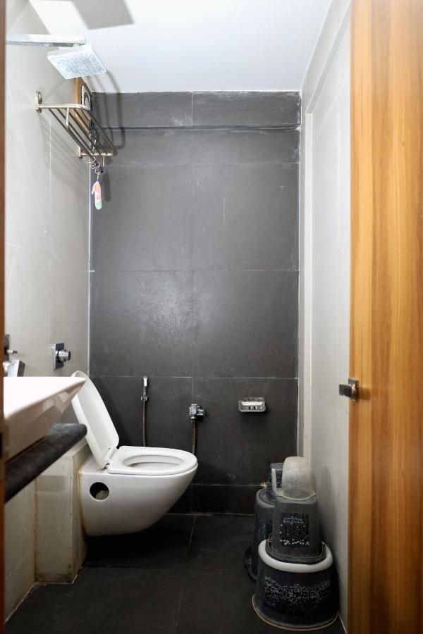 Hotel Madhav Villa Ahmedabad Esterno foto