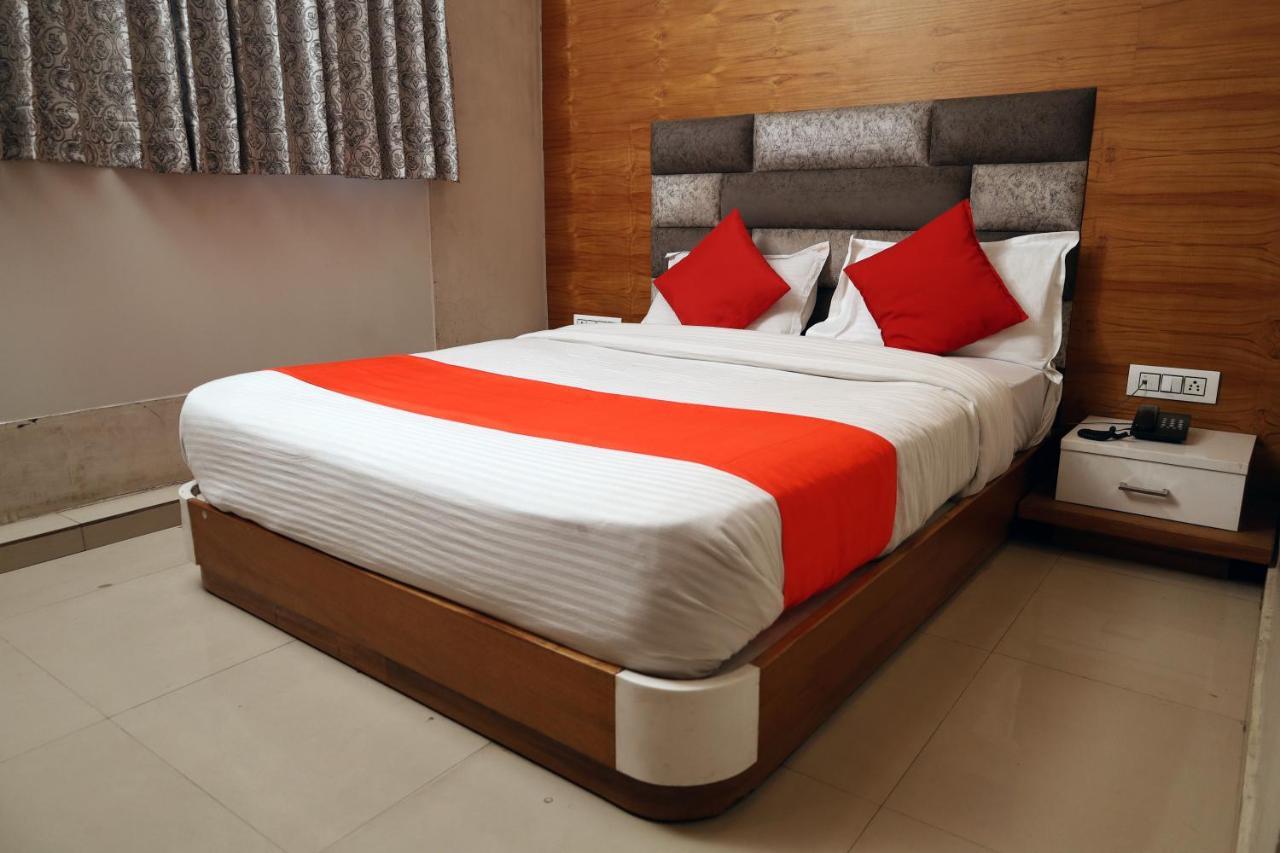 Hotel Madhav Villa Ahmedabad Esterno foto